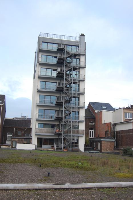Rénovation des menuiseries extérieures d'un bâtiment de 8 niveaux et enveloppe générale du bâtiment pour isolation thermique, photo 3