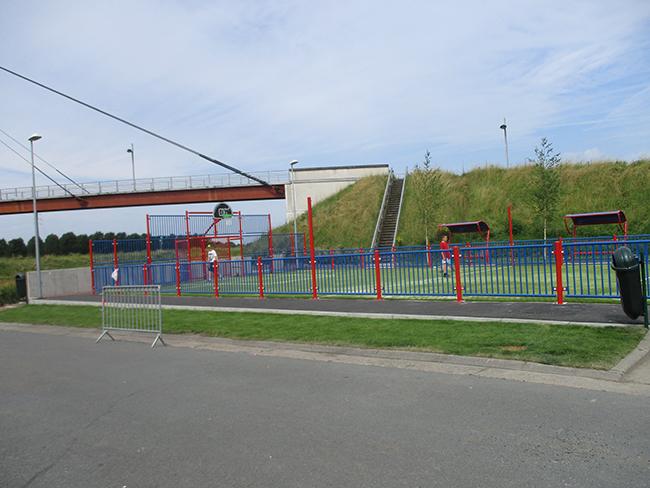 Aménagement d’un terrain multisports et de ses abords à Ville-sur-Haine, photo 2