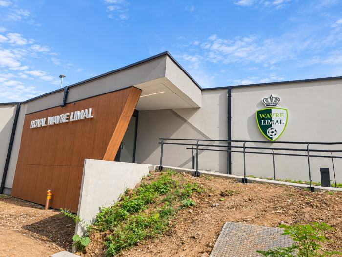 Aménagement d'un stade de football comportant une tribune et un terrain synthétique au Centre sportif de Wavre, photo 6